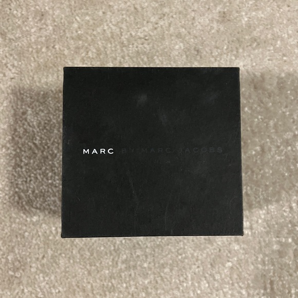 Marc Jacob Gold Watch - Picture 6 of 6